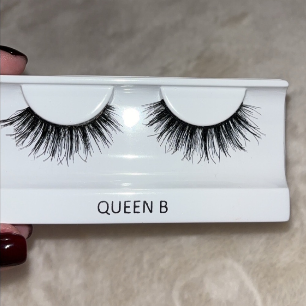 New, KoKo Lashes in the style Queen B